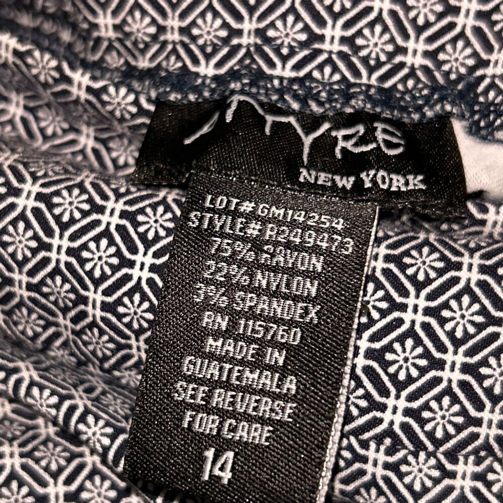 Attyre Gray and White Patterned Cropped Pants Size 14 - Picture 4 of 7